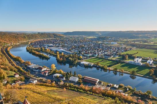 gegenüber die Gemeinde Haßmersheim