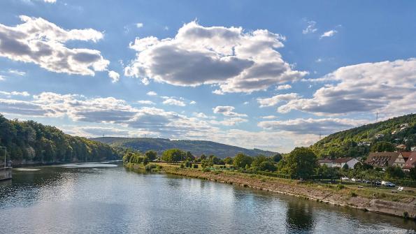 Schleuse Neckarzimmern flussabwärts