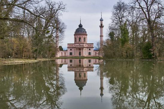 Moscheeweiher mit Blick auf Moschee