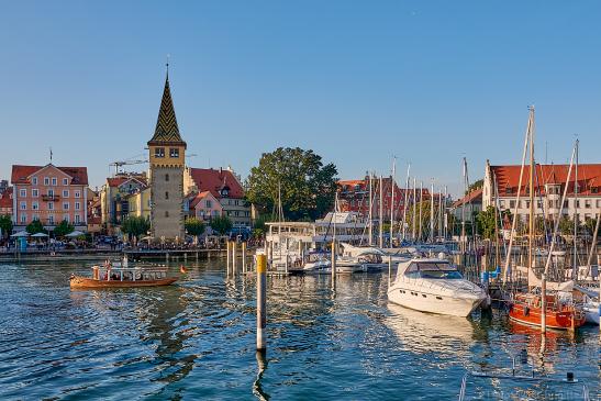 Hafen mit Mangturm