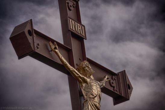 Kreuz auf der Spitze