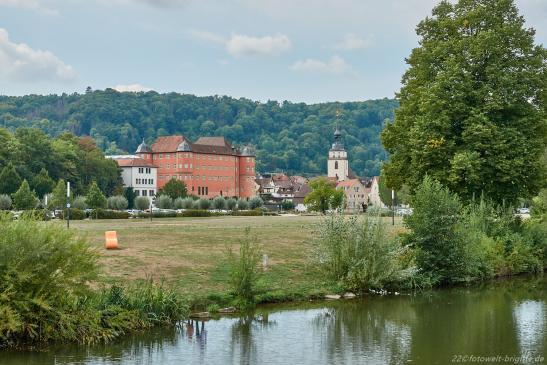 Blick zur Stadt und Schloss Bartenau