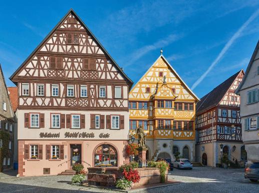 Marktplatz mit Sicht auf's Rathaus