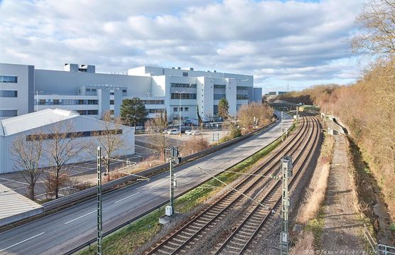 K2000 und Bahnlinie