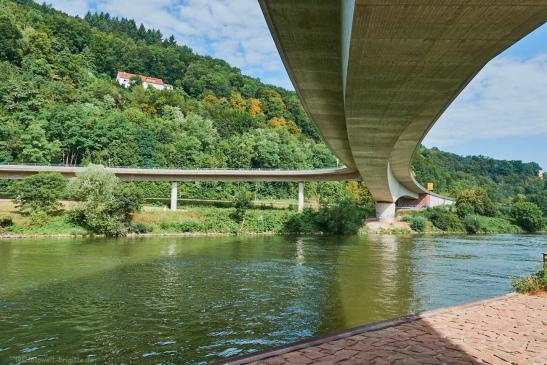 Brücke über Neckar, bei Neckarelz