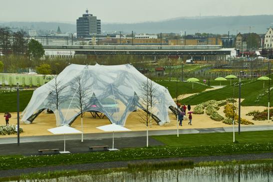 Pavillon aus Glas- und Kohlestofffaser