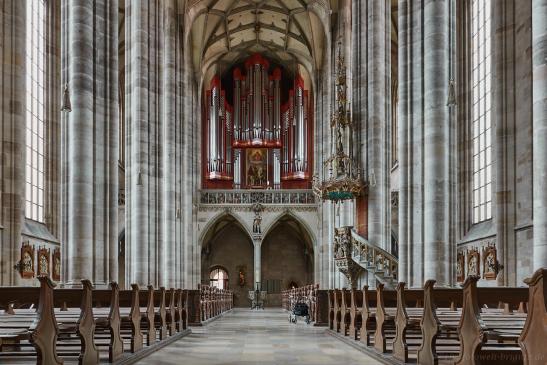 Blick zur Orgel