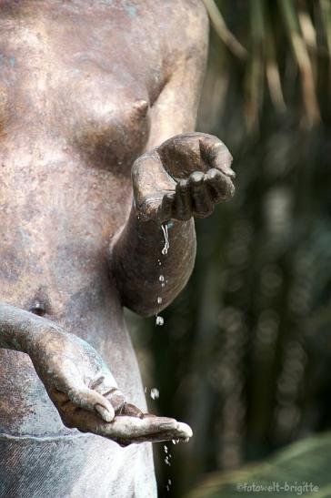 Skulptur von Malgorzata Chodakowska  im Palmenhaus