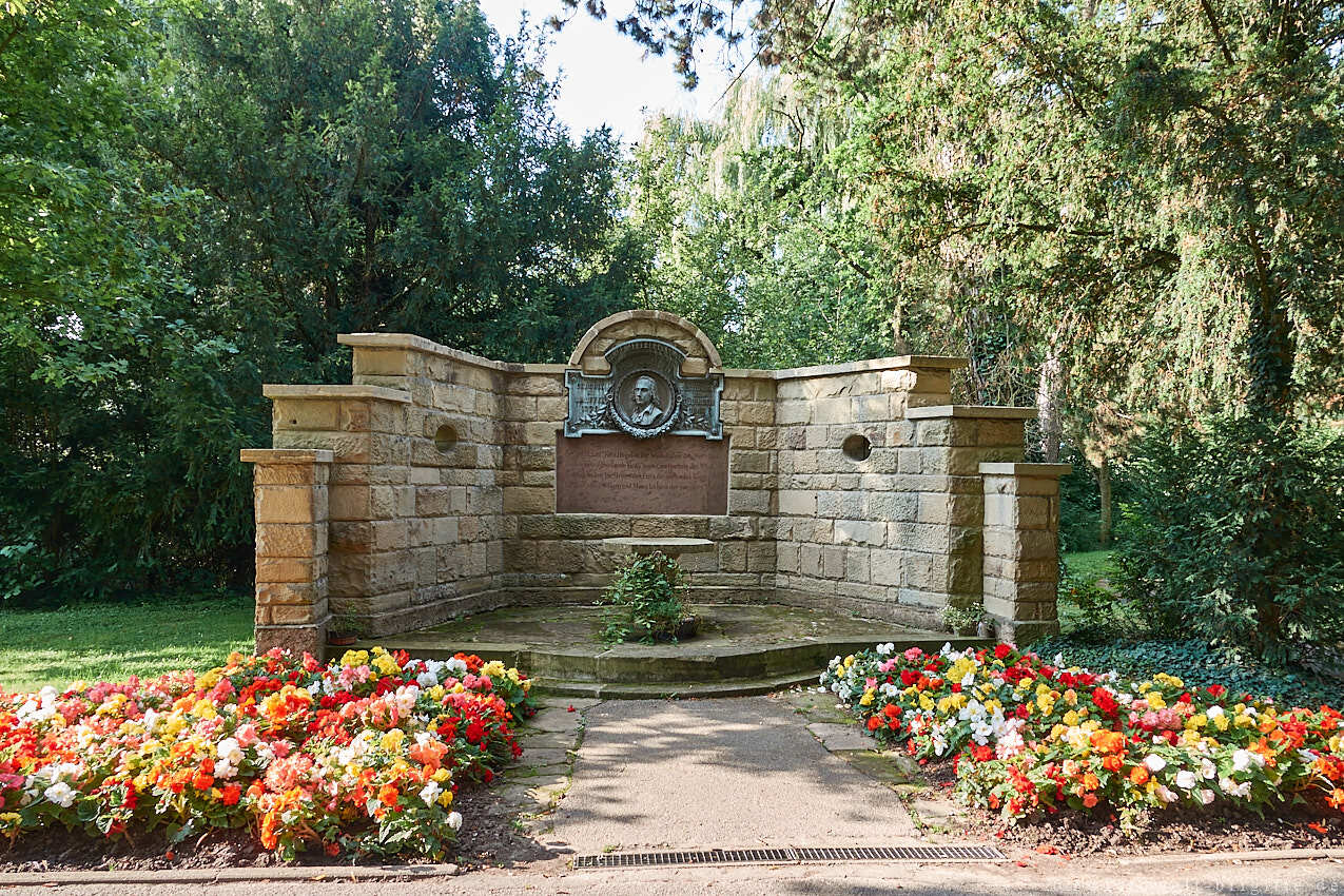 Hölderlindenkmal