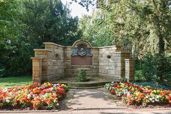 Hölderlindenkmal