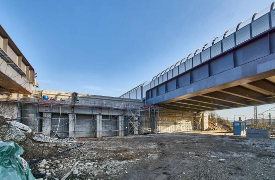 Übergang zur Fahrbahn Land Richtung Weinsberg (Blick nach den Schienen)