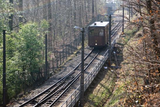 Standseilbahn zum Waldfriedhof