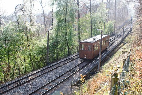 Standseilbahn zum Waldfriedhof