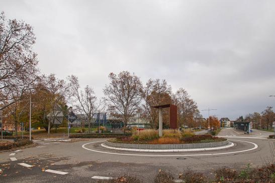 Kreisel und Busbahnhof