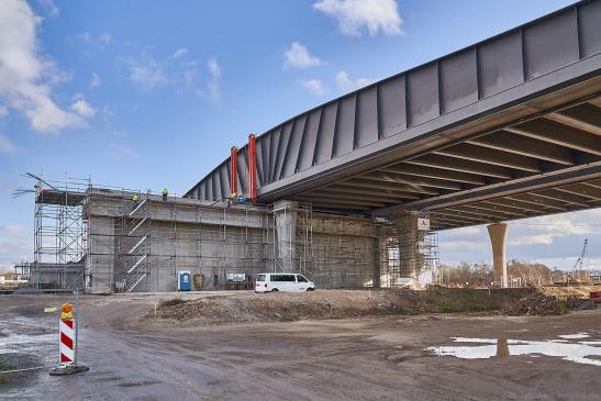 Richtung Neckarsulm, über dem Radweg