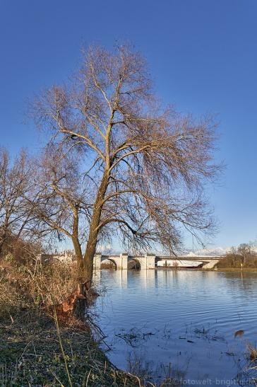 Neckarkanal mit Blick auf Wehrbrücke