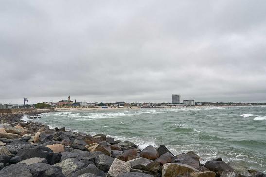 Blick von der Westmole Richtung Warnemünde