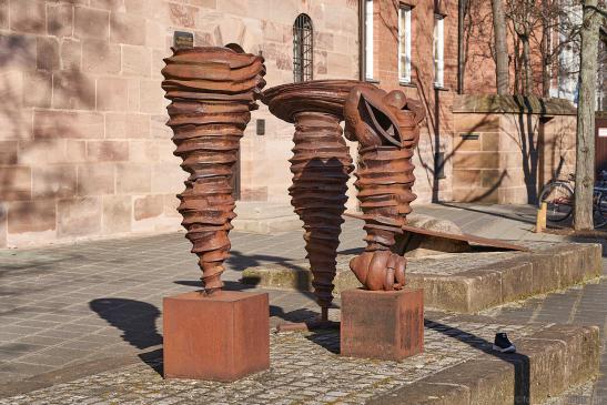 Skulptur vor Tucherschlossmuseum