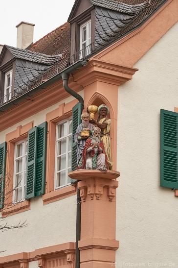 Drei Könige am Gebäude in der Dreikönigstrasse