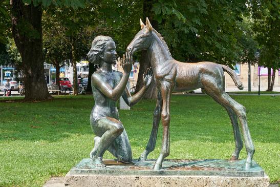 Listplatz "Mädchen mit Füllen" von Ulrich Kottenrodt