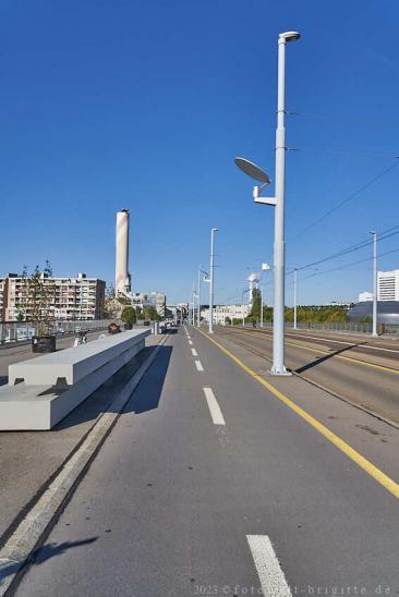 auf der Dreirosenbrücke