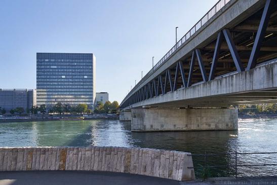 Dreirosenbrücke Blick von der linken Rheinseite