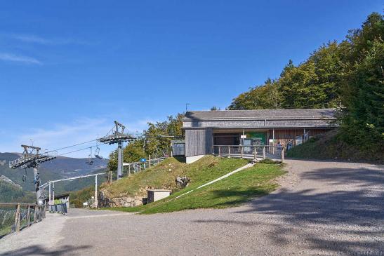 Bergstation Sessellift und Start der Rodelbahn