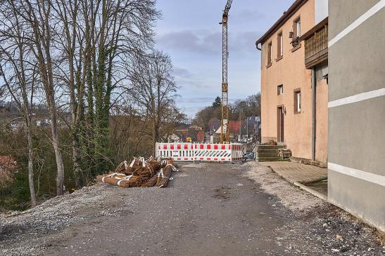 Blick über die ersten Absperrgitter