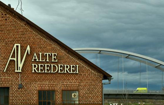 (Blende 13) Im Hintergrund die Karl-Nägele-Brücke