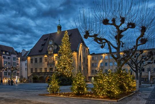 Rathaus mit Marktplatz