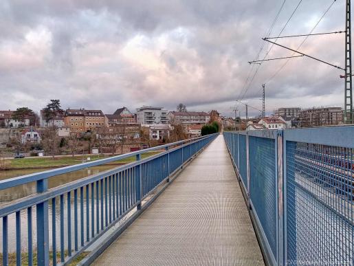 Eisenbahn-Fußgänger-Radbrücke über den Neckar