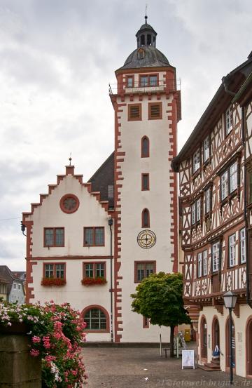 Rathaus mit Turm