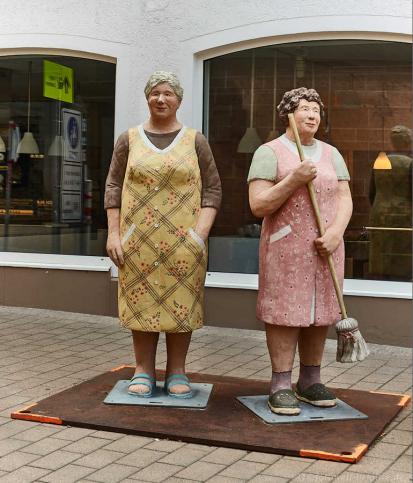 2 Putzfrauen