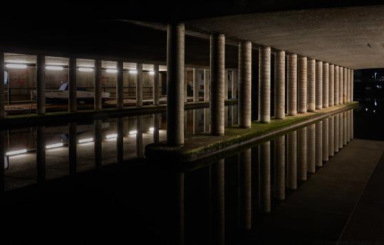 Spiegelungen im Neckar