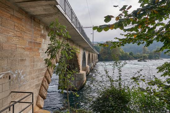 Brücke von der Seite