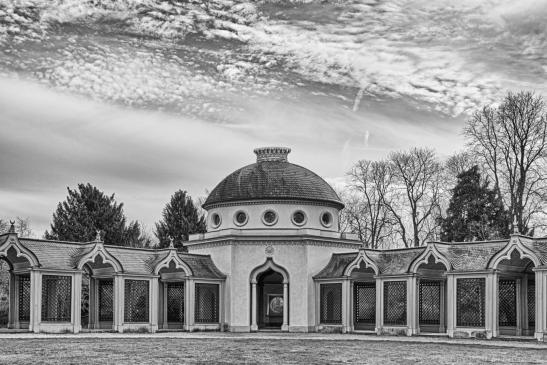 Eckpavillion mit Wandelgang