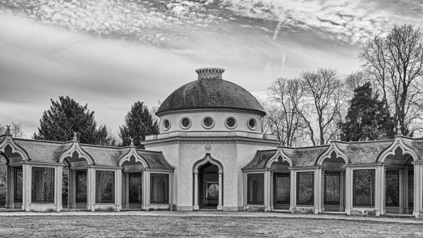 Eckpavillion mit Wandelgang