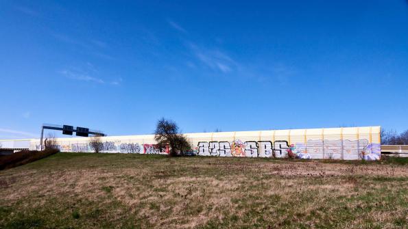 Graffiti an der Autobahn 1